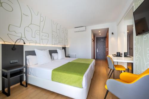 Ένα ή περισσότερα κρεβάτια σε δωμάτιο στο Climia Benidorm Plaza