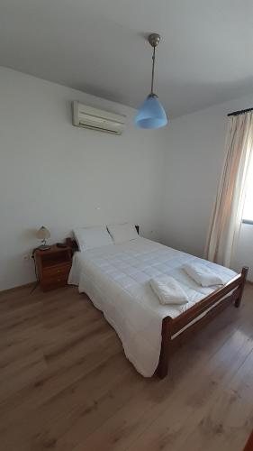 Imagen de la galería de ELISSOS APPARTMENT MONEMVASIA, en Yéfira