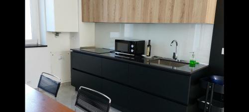 a kitchen with a sink and a microwave at Bella's Country House 