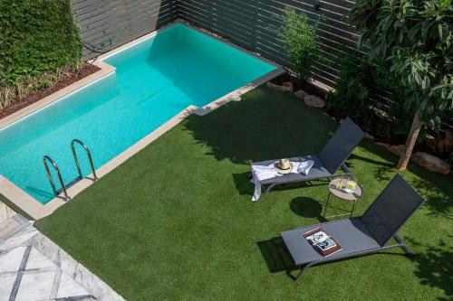 an overhead view of a pool with two chairs and a table at The Southern Mansion Athens in Athens