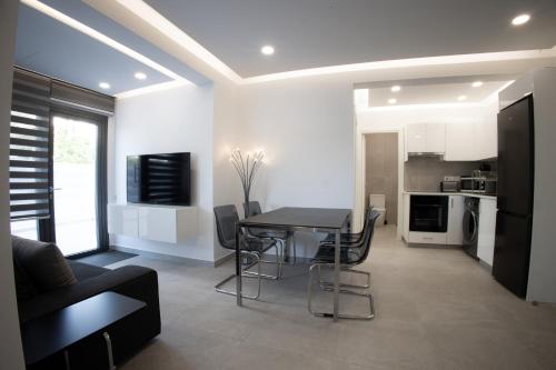 Phaedrus Living: Luxury Mackenzie Flat