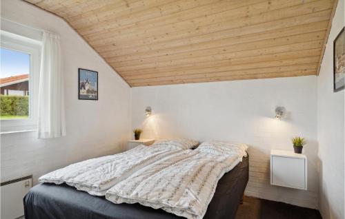 Postel nebo postele na pokoji v ubytování Nice Home In Vinderup With Indoor Swimming Pool