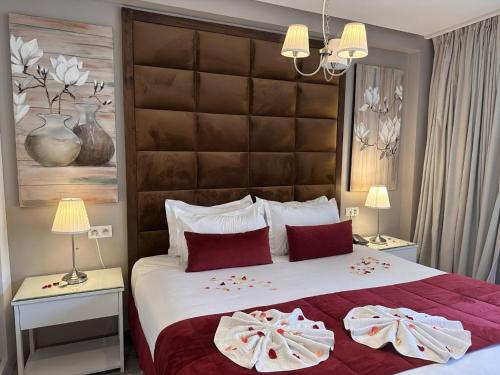 RENT-INN Suites Hotelにあるベッド