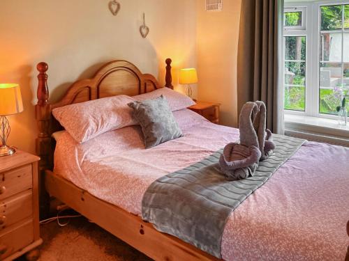 Un pat sau paturi într-o cameră la Lilac Studio