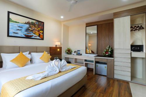 Una cocina o zona de cocina en Hotel Dolphin Grand