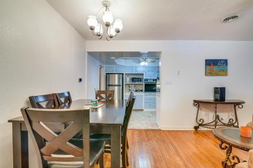 Φωτογραφία από το άλμπουμ του Lake Jackson Home with Yard, 14 Mi to Beaches! σε Lake Jackson