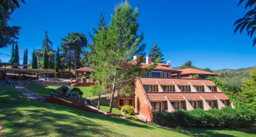 Κήπος έξω από το Chalet Suisse Posada & SPA - Adults only