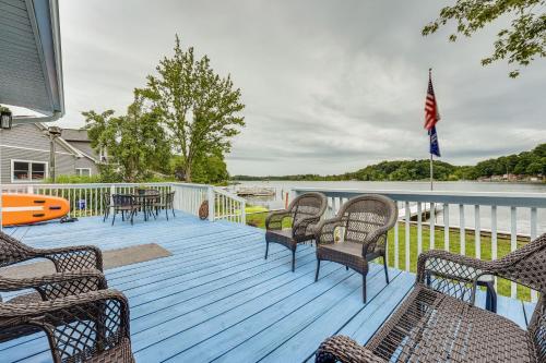 Galeriebild der Unterkunft Charming Battle Creek Cottage with Dock! in Battle Creek