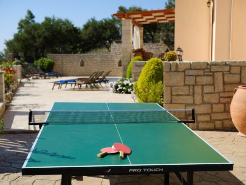 Πινγκ πονγκ στο Ageri Traditional Villa ή εκεί κοντά