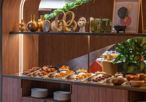 Makanan di atau berdekatan hotel