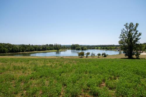 a view of a lake from a field at La Villa face au Lac in Saramon