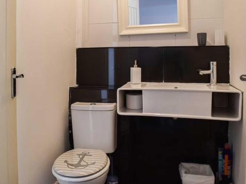 a bathroom with a toilet and a sink at The Pool House in Hale