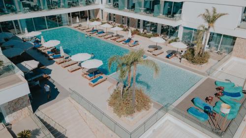 Bazén v ubytování Empire Beach Resort ADULTS ONLY nebo v jeho okolí