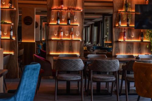 a restaurant with wooden tables and chairs and lights at Mon réve Nlux79 in Kopaonik