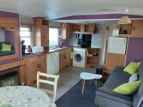 Kjøkken eller kjøkkenkrok på mobil home tout équipé 3 chambres