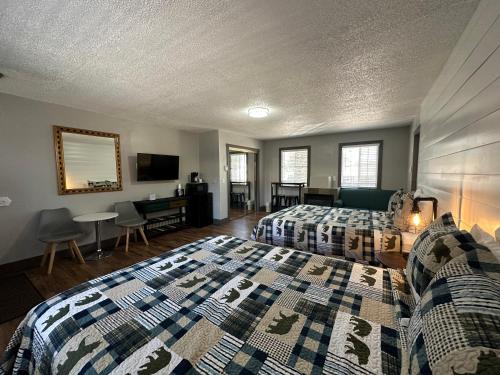 a bedroom with two beds and a table and a television at Lake Ridge South Lake Tahoe in South Lake Tahoe