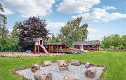 Jardín al aire libre en Lovely Home In Grevinge With Kitchen