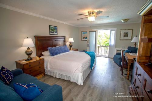 A bed or beds in a room at Kenny's Tipperary Inn