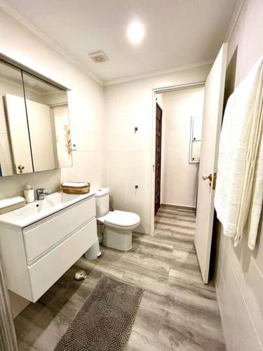Ένα μπάνιο στο New-Romantic studio near the beach!