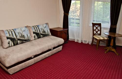 a couch in a room with a red carpet at Stupari in Shaian