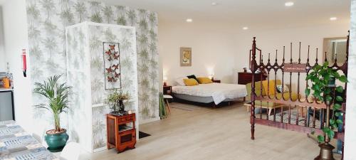 a room with a bedroom with a bed in it at Quinta De Oliveiras in Beco