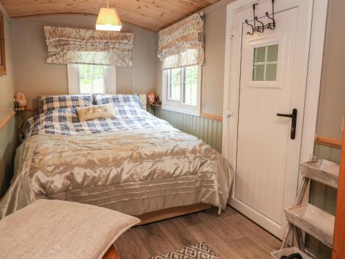 Postel nebo postele na pokoji v ubytování Clionadh Shepherds Hut