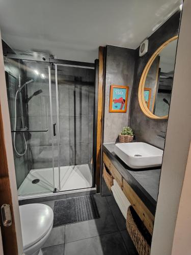 a bathroom with a shower and a toilet and a sink at OHANA Jungle Lodges in Les Avirons
