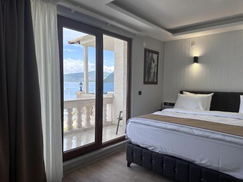 Кровать или кровати в номере Beyaz Köşk Hotel & Cafe