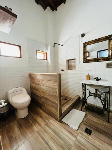 a bathroom with a toilet and a sink at Casa Isabelita in Mompos