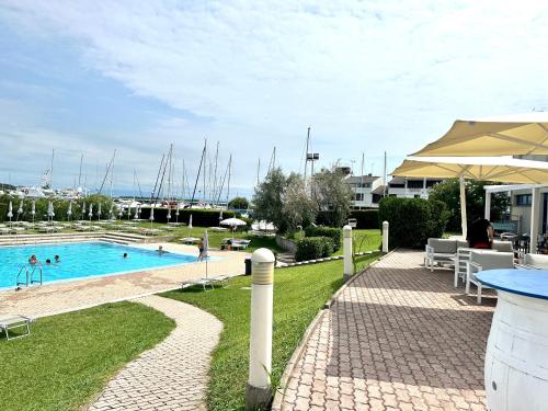 Swimmingpoolen hos eller tæt på Marina Dream House