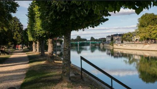 Superbe Studio Bord de Marne