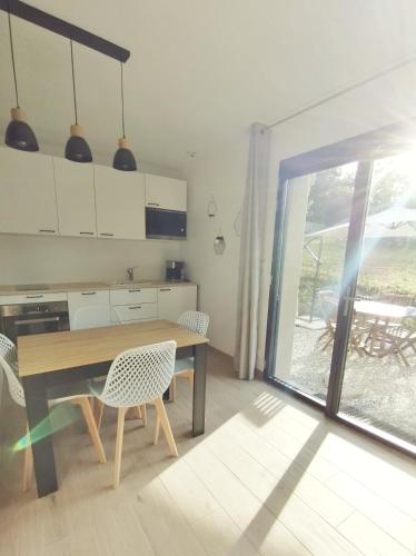 Photo de la galerie de l'établissement Maisonnette entre lac et Morgon, à Pontis