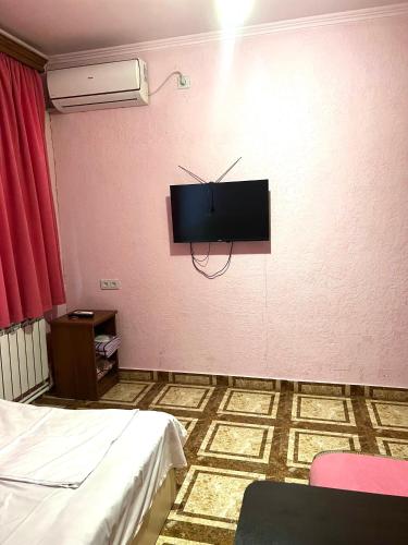 a room with two beds and a tv on the wall at Touristic House KAEL in Musalerr