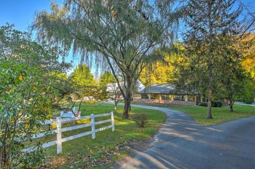 Taman di luar Willow Ridge Lodging and Events