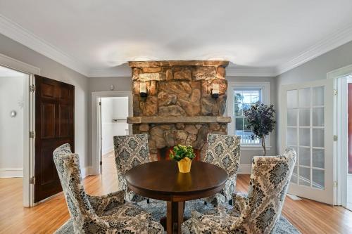 Ruang duduk di Willow Ridge Lodging and Events