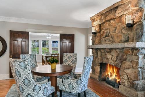 Ruang duduk di Willow Ridge Lodging and Events