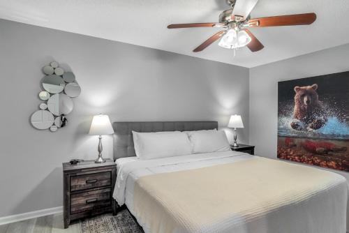 a bedroom with a bed and a ceiling fan at South Asheville Townhome 14 A in Arden