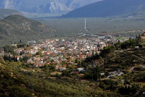 an aerial view of a town in the mountains at Κεντρικό κομψό ήσυχο στούντιο. in Ámfissa