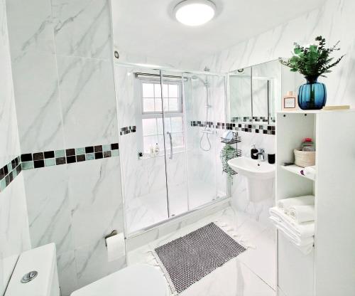 Ένα μπάνιο στο Charming room in Central London