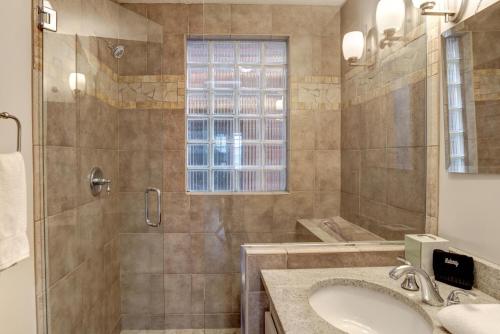 Koupelna v ubytování Historic King James 202