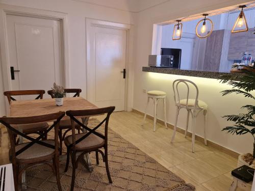 Φωτογραφία από το άλμπουμ του Partial Nile View 2 Bedroom Appartment in Zamalek Cairo Newly Renovated στο Κάιρο