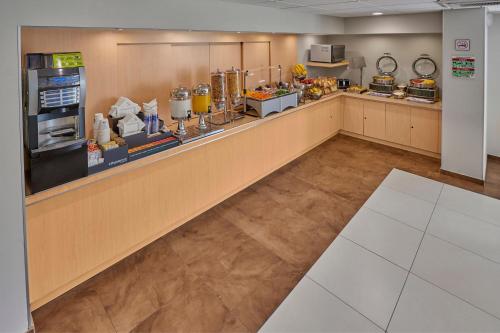 a large kitchen with a counter in a restaurant at City Express by Marriott Apizaco in Apizaco