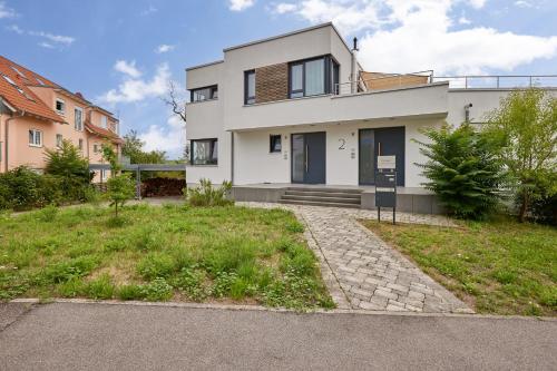 a white house on a hill with a driveway at Villa-Eggert in Bretten