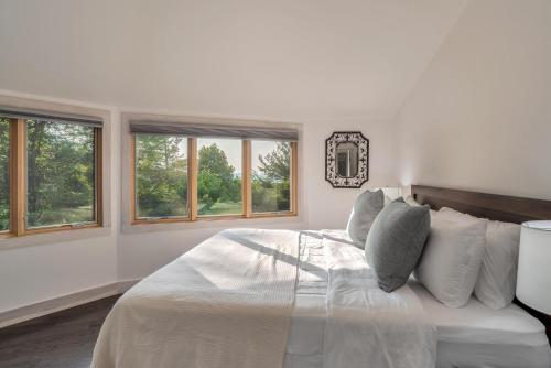 Postel nebo postele na pokoji v ubytování Amazing Town Mountain Getaway