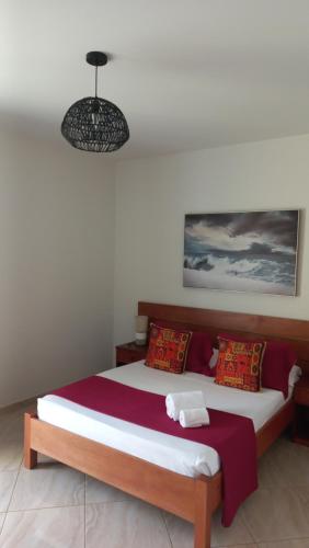 Ein Bett oder Betten in einem Zimmer der Unterkunft Damfjord Boutique Hotel