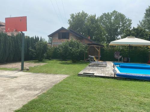 Der Swimmingpool an oder in der Nähe von Vikendica Dunja