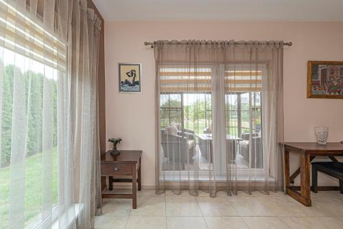 Ruang duduk di Calm and private apartment by Polo Apartments