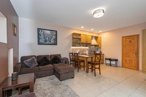 Dapur atau dapur kecil di Calm and private apartment by Polo Apartments