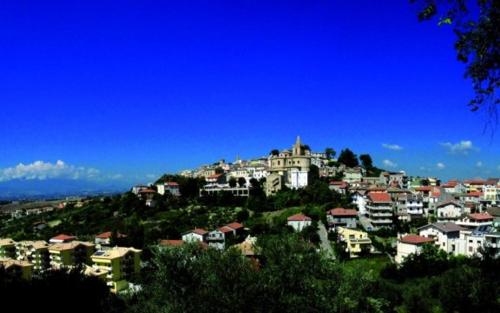 a town on top of a hill with a building at SPELTAUR B&B in Spoltore