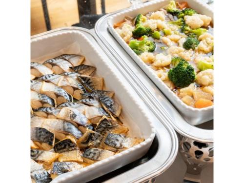 two trays of food with seafood and broccoli at Hotel Terrace The Square Hitachi - Vacation STAY 16979v in Hitachi